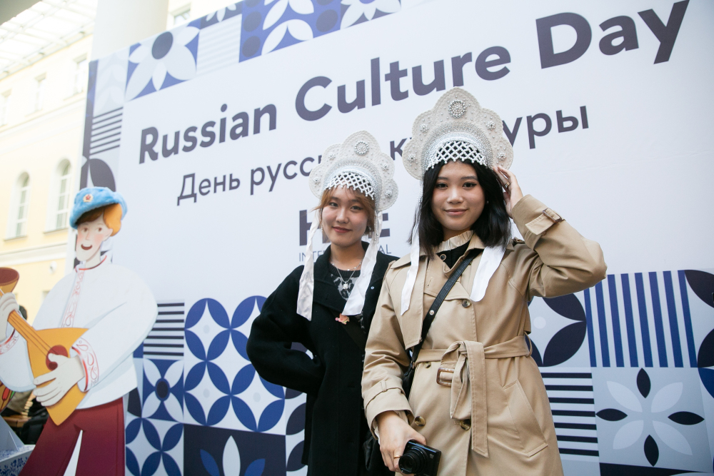 Illustration for news: Barankas, Kokoshniks, and Handmade Dolls: Russian Culture Day Held at HSE University